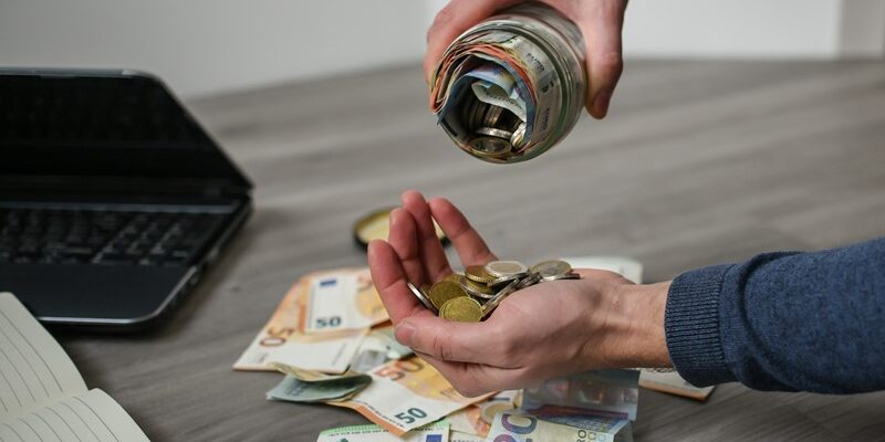 Schadevergoeding van bv op privérekening is afkoop pensioen